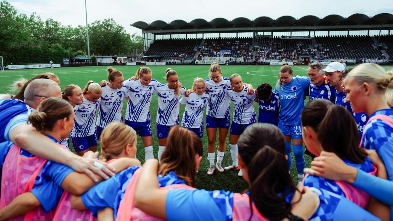 Løvinderne samles før kickoff i Vanløse