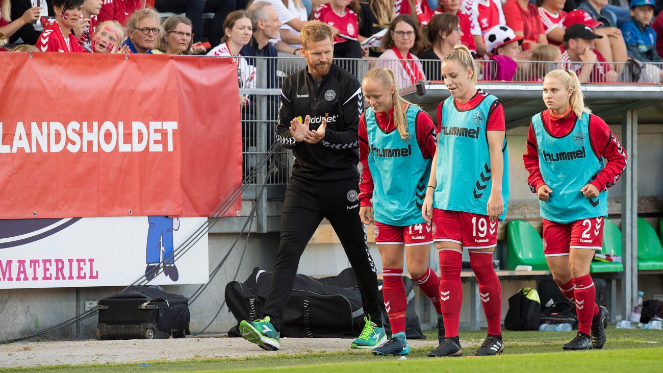 Thomas Kjærbye under arbejdet med det danske kvindelandshold