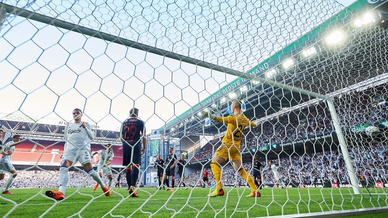Erik Johansson scorer til 2-1 Erik Johansson scorer til 2-1
