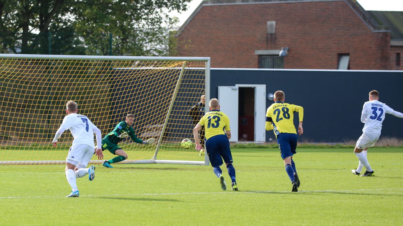 Nicklas Bendtner scorer på straffe Nicklas Bendtner scorer på straffe