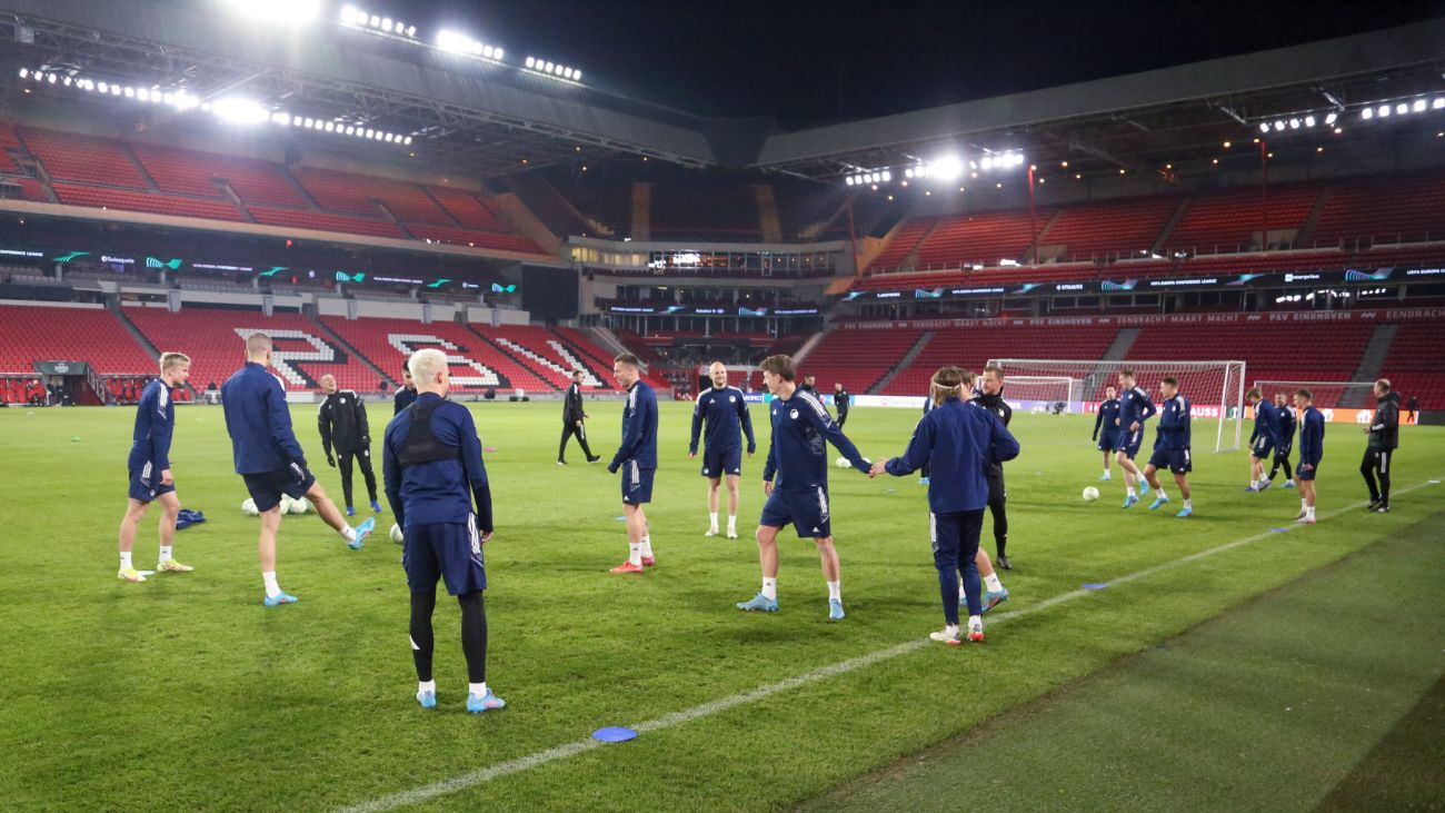 Træning på Philips Stadion Træning på Philips Stadion