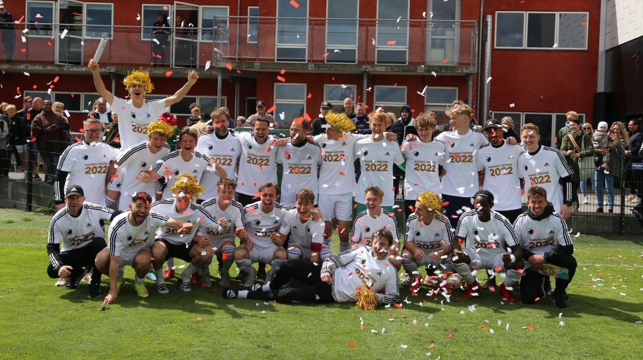 U19-holdet fejrer det danske mesterskab