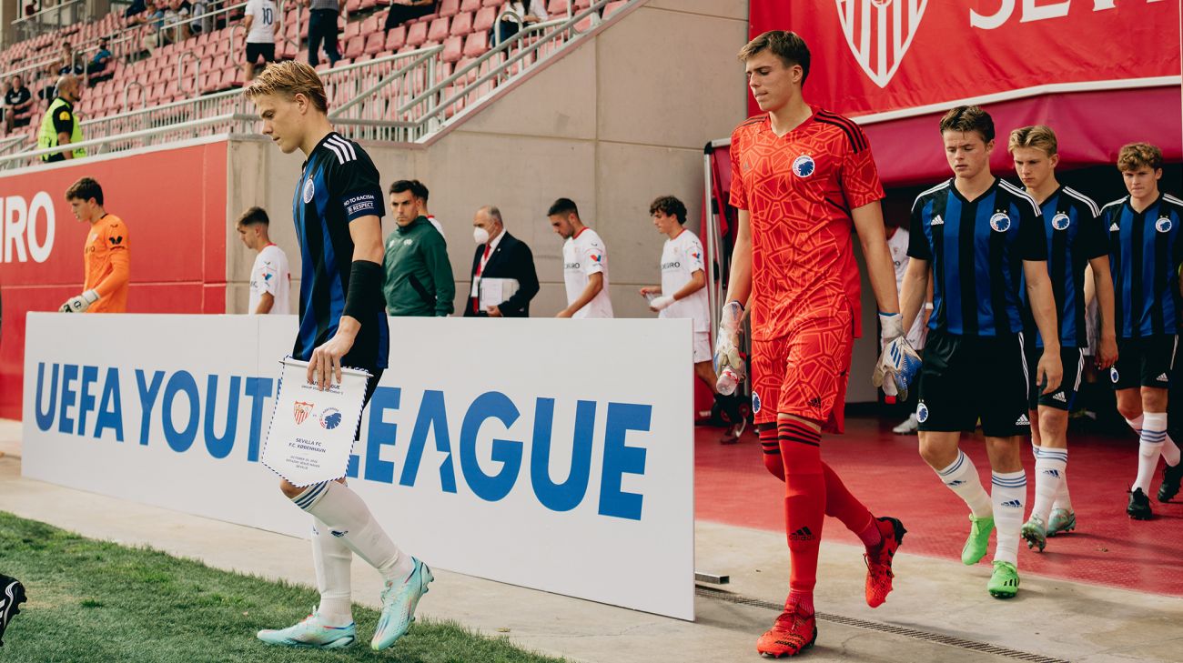 William Kaastrup går forrest på banen i Youth League-udekampen mod Sevilla