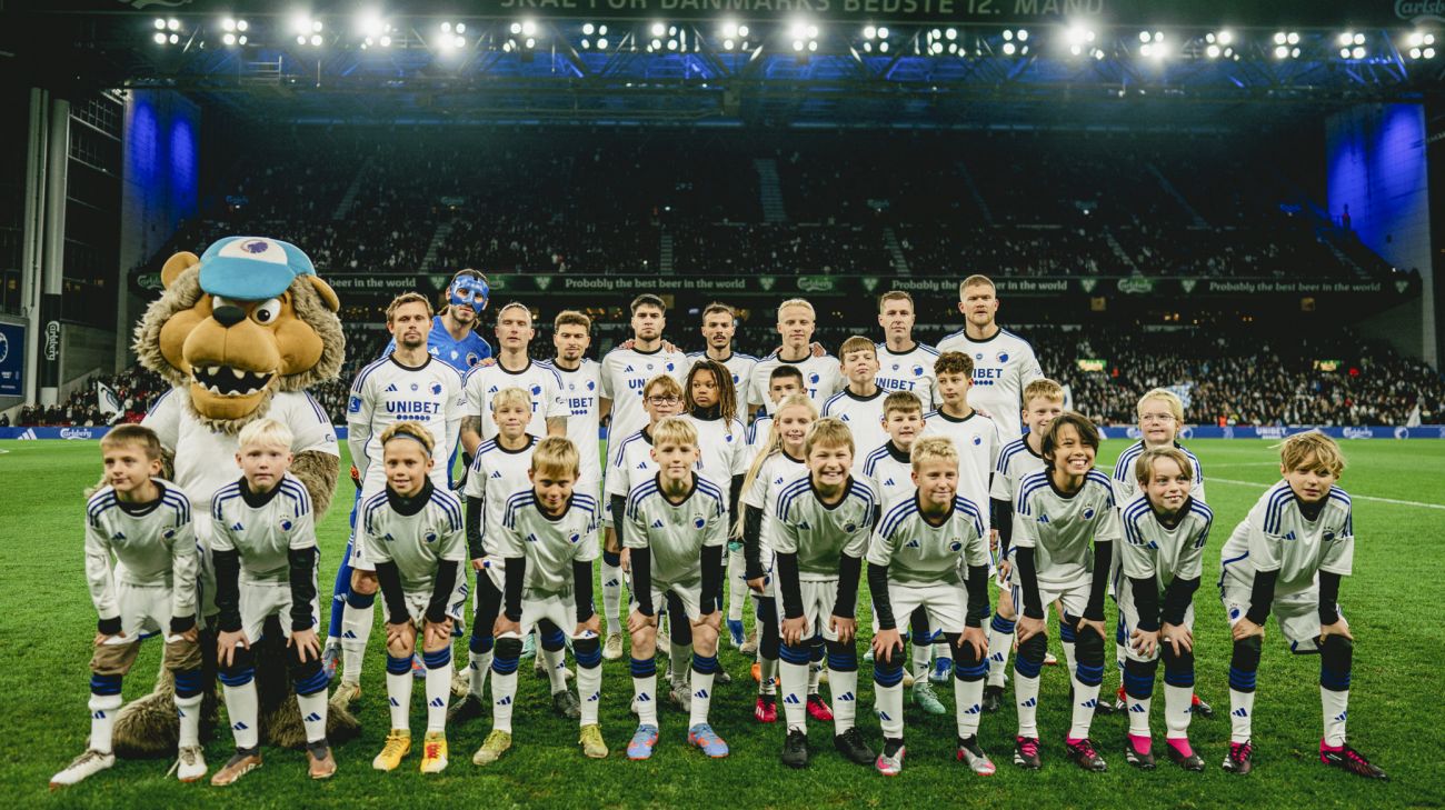 Holdfoto med indmarchbørn fra Klub Leo