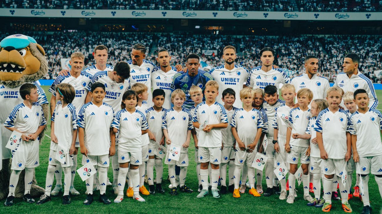 Holdfoto med indmarchbørn fra Klub Leo Holdfoto med indmarchbørn fra Klub Leo