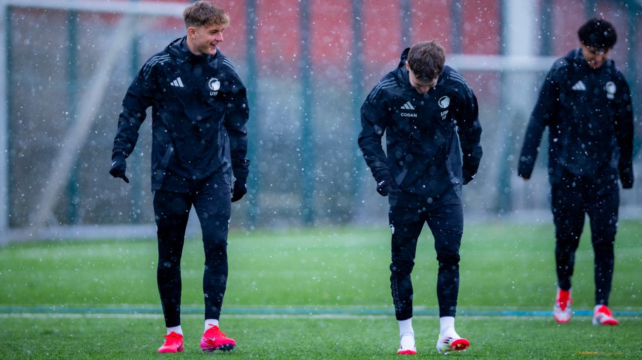 Hunor Vajk Németh og Neo Jönsson på vej ud til opvarmning Hunor Vajk Németh og Neo Jönsson på vej ud til opvarmning