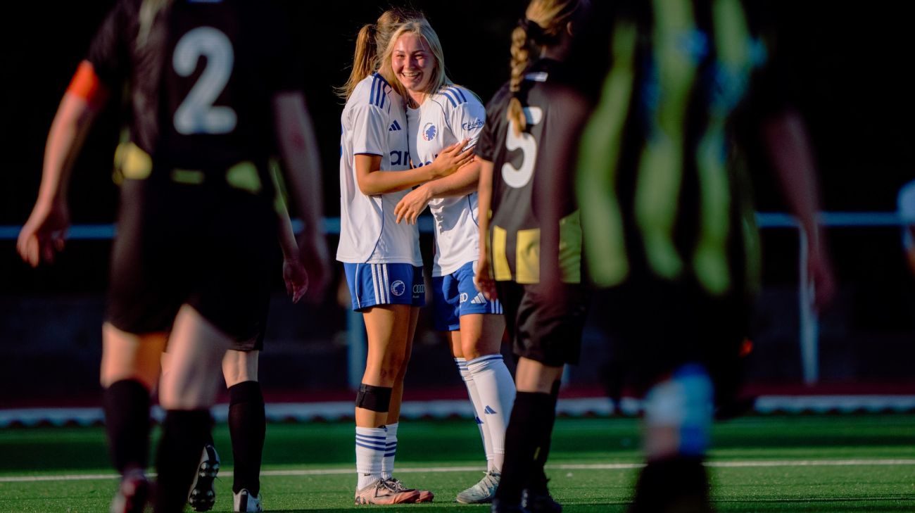 Maria Hovmark jubler over en scoring mod FB.