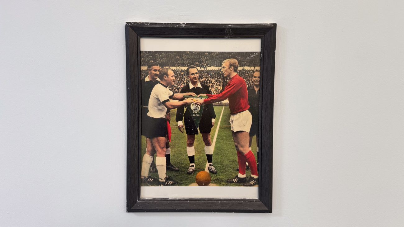 Billede fra VM-finalen i 1966 med bl.a. linjedommer Tofiq Behramov (t.v.)