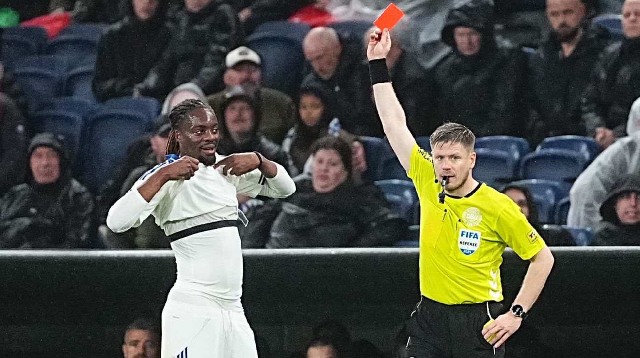 Rødt kort til Munashe Garananga Rødt kort til Munashe Garananga