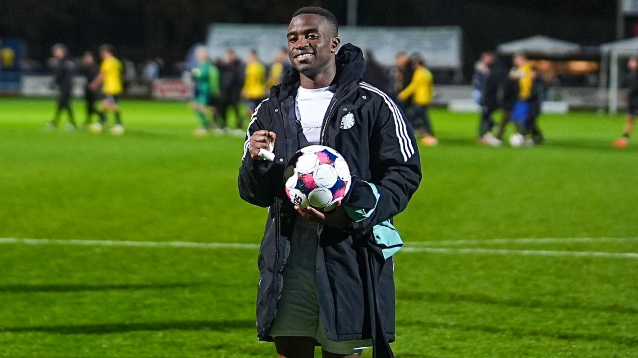 Youssoufa Moukoko med kampbolden efter hans hattrick i Hobro