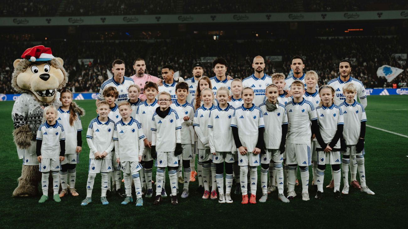 Holdfoto med indmarchbørn fra Klub Leo