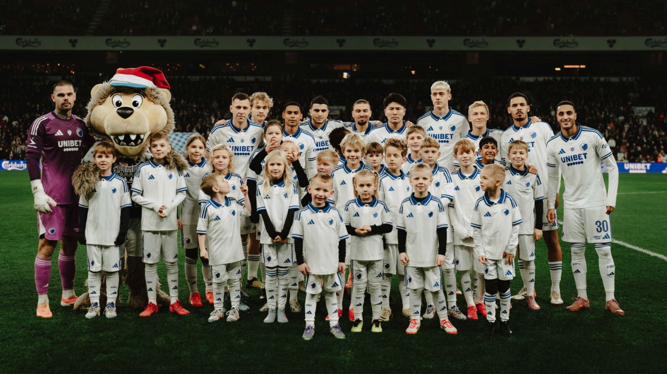 Holdfoto med indmarchbørn fra Klub Leo