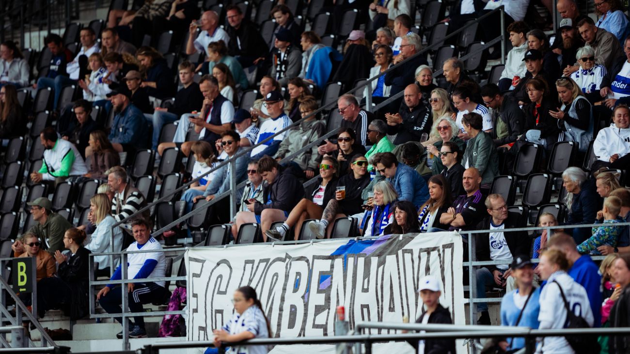 F.C. København-fans i Vanløse Idrætspark