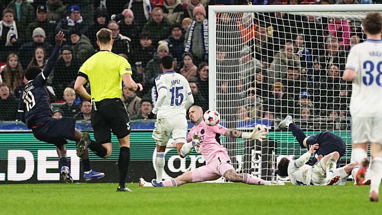 Dominik Kotarski redder en Randers-chance i tillægstiden
