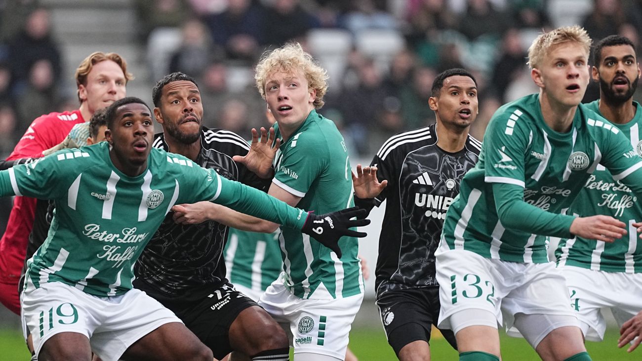 Mathias Zanka Jørgensen og Gabriel Pereira i kamp med viborgensere