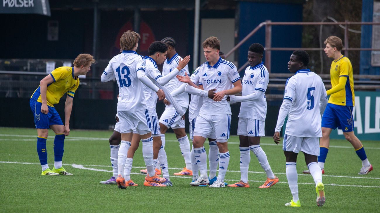 Jubel efter mål af Frederik Petersen