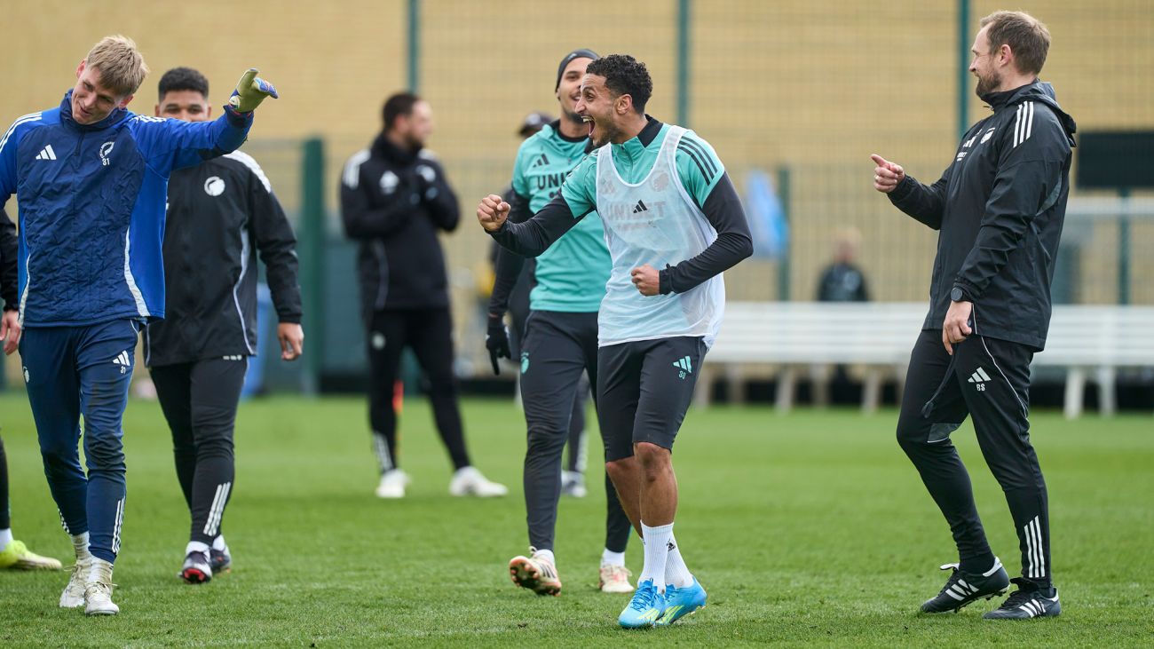 Elias Achouri på træningsbanen på Nummer 10