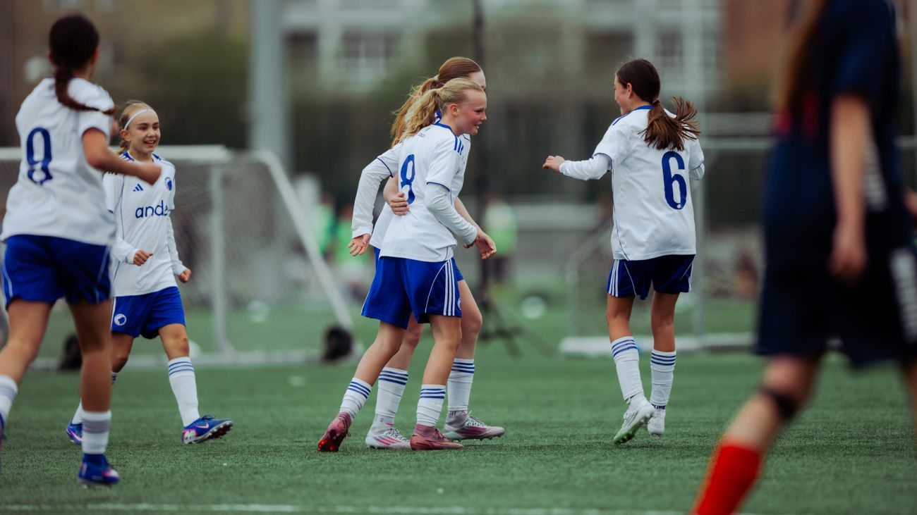 U14-holdet jubler efter et mål