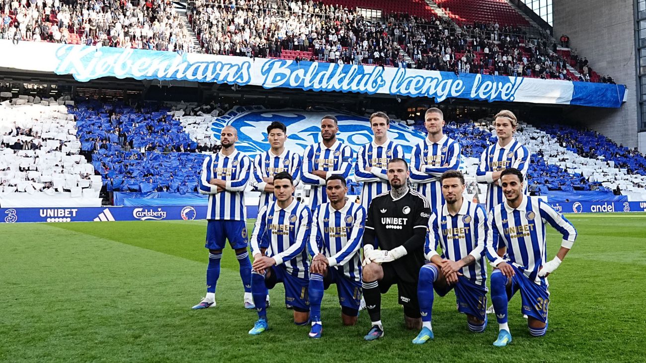 Holdfoto i KB-jubilæumstrøjen
