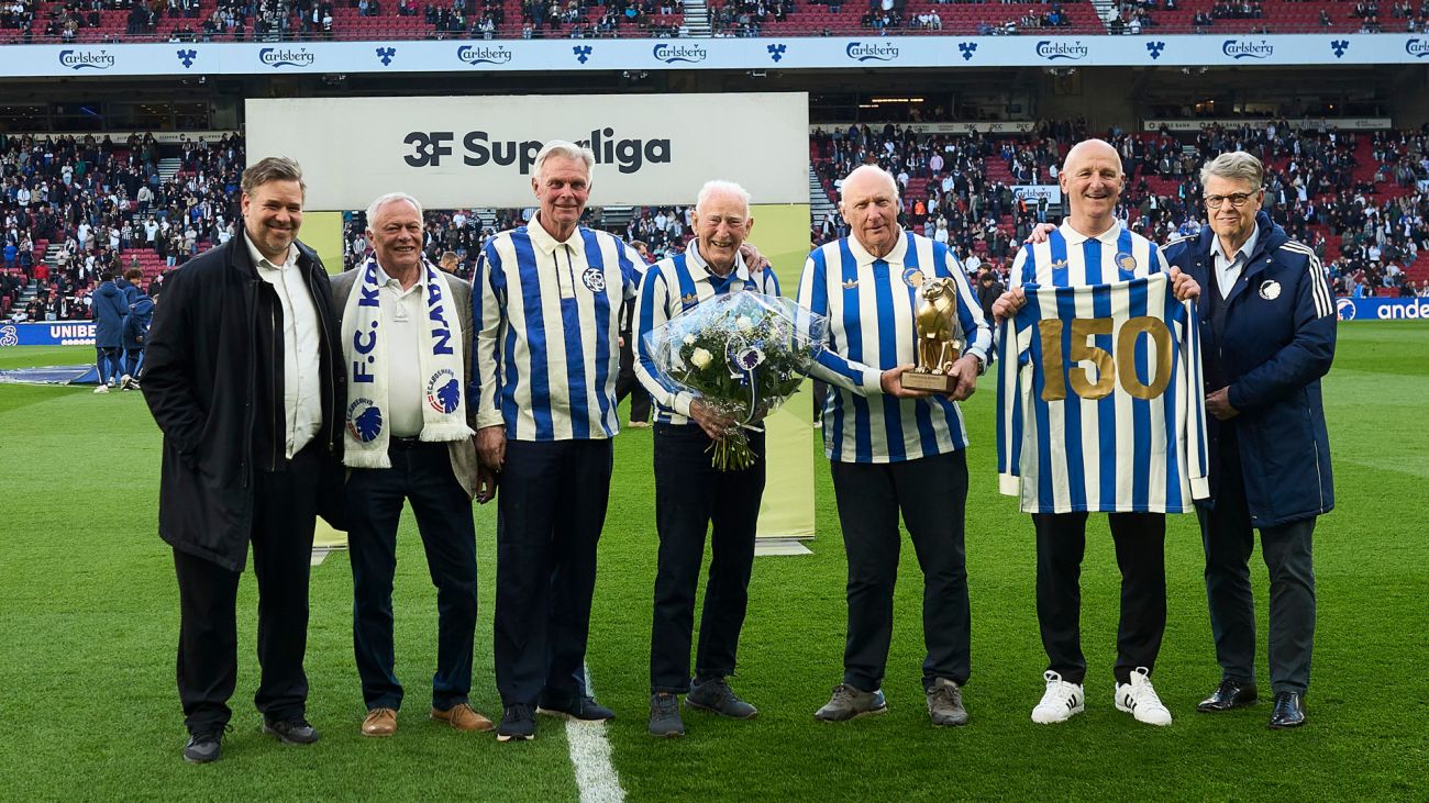 KB-ledelsen får overrakt F.C. Københavns officielle jubilæumsgave