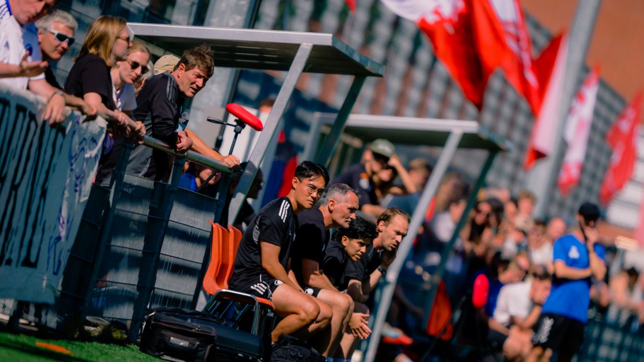 F.C. Københavns trænerbænk på ASA Grounds