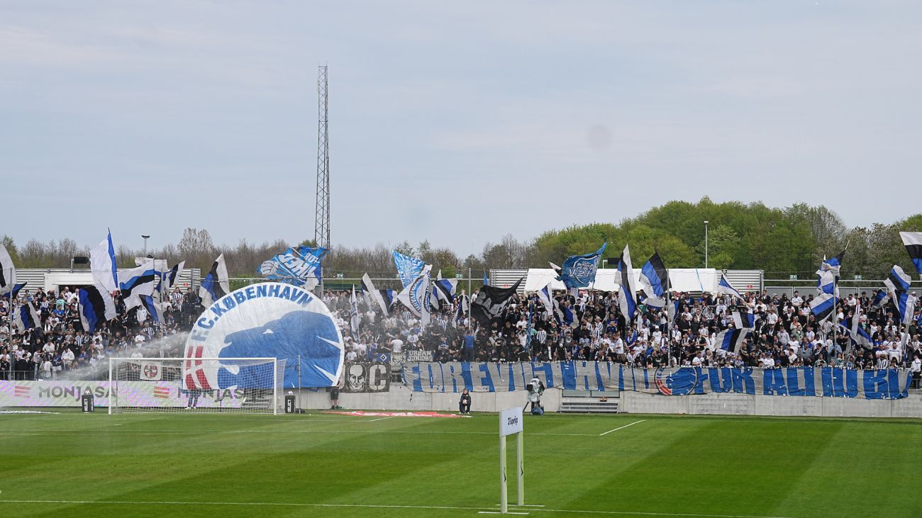 F.C. København-fans på Monjasa Park i Fredericia