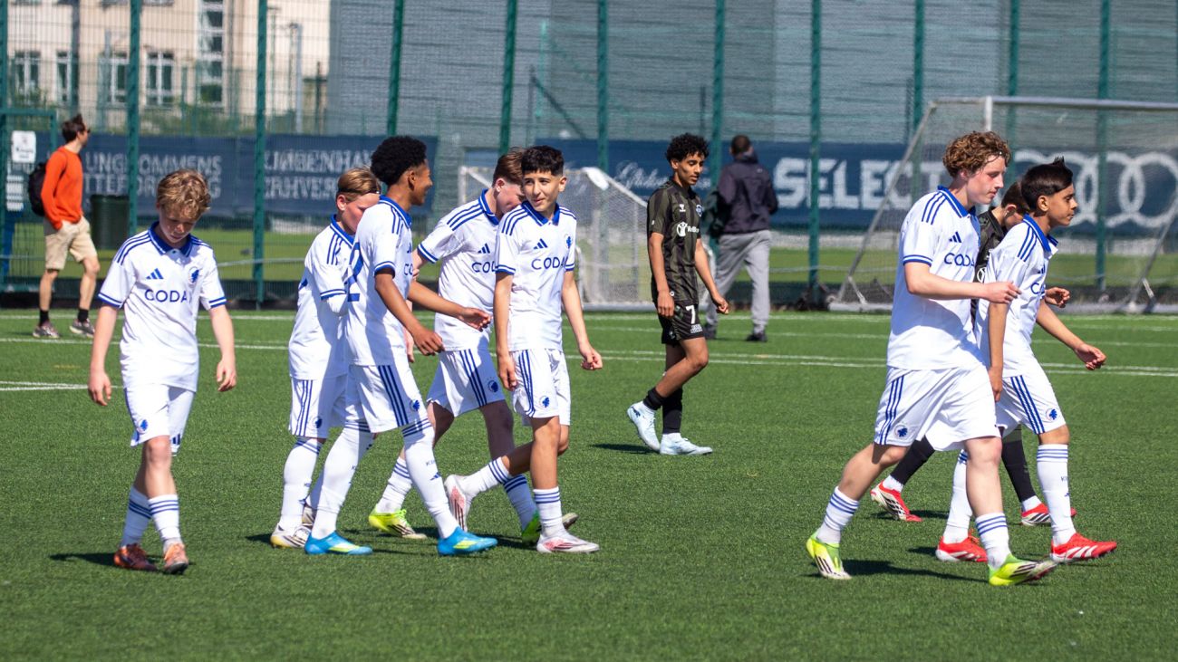 U14-holdet jubler efter et mål