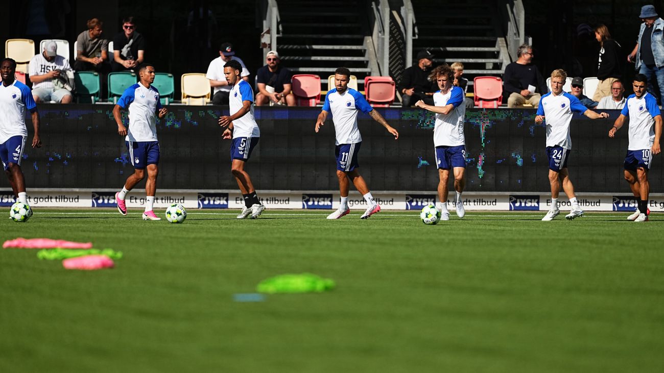 F.C. København-spillerne varmer op