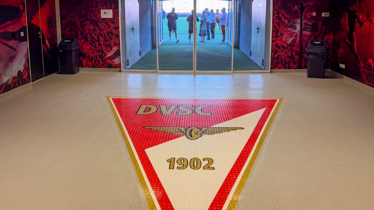 Nagyerdei Stadion med Debreceni VSC's klublogo