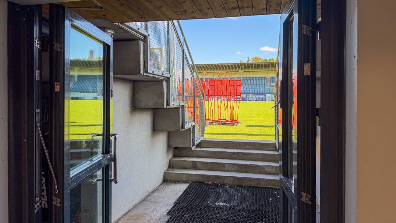 Udgangen fra omklædningsgangene til stadion