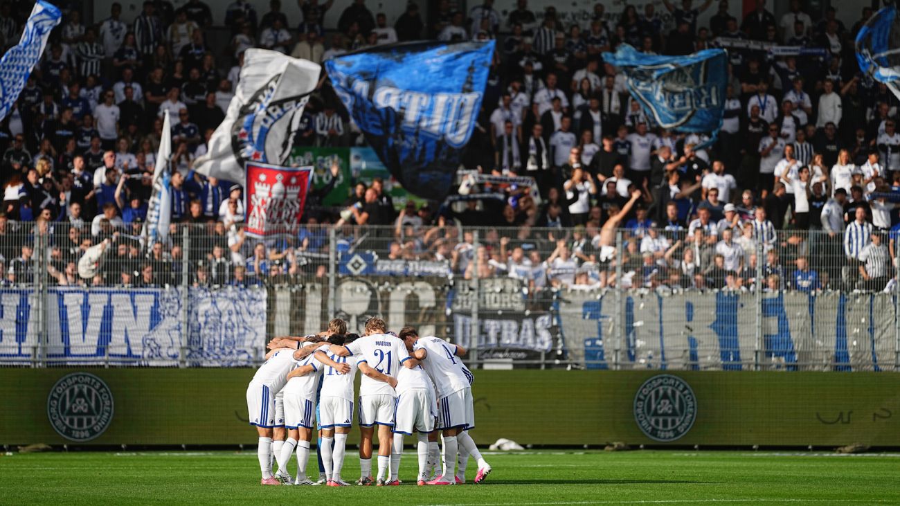 Spillerne samles før kickoff