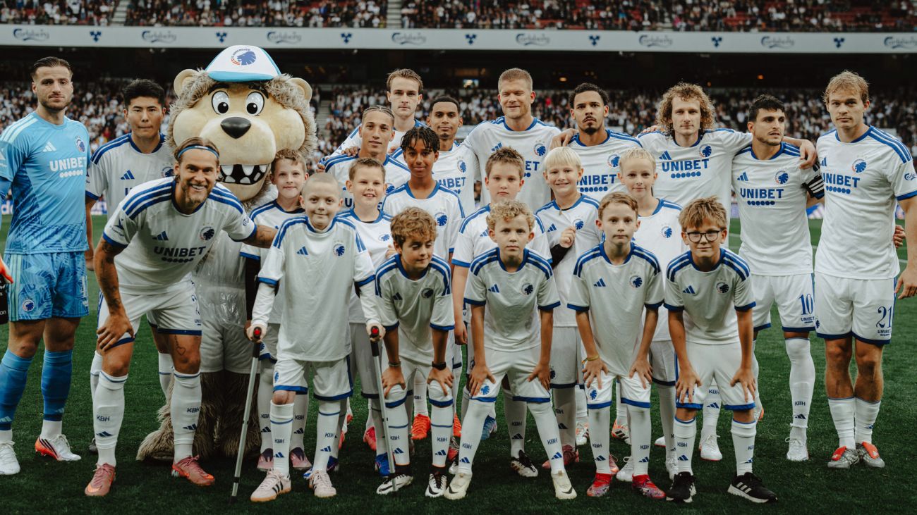 Holdfoto med indmarchbørn