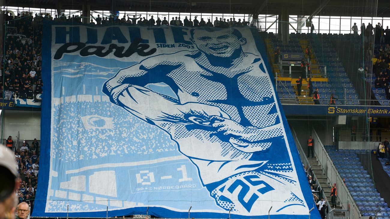 Hjalte Nørregaard-tifo