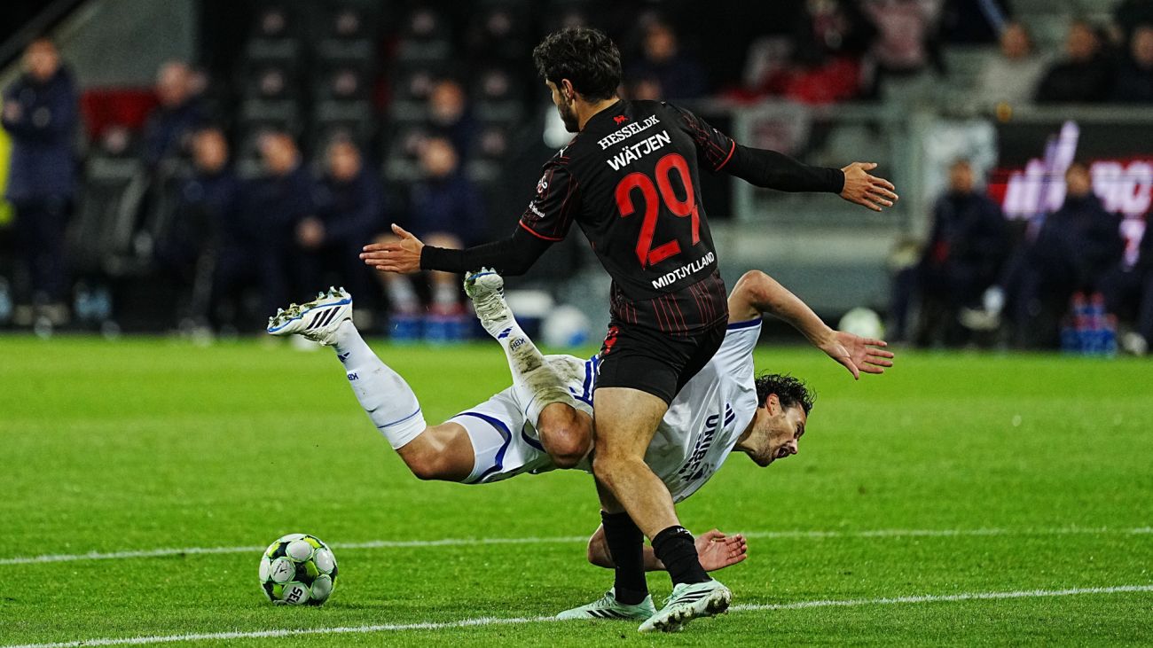 Straffespark til Thomas Delaney
